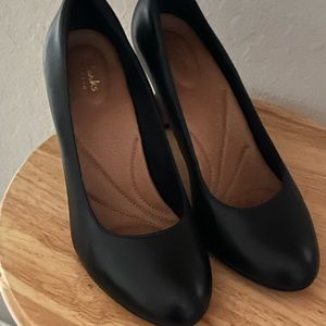 Gently warn, Black Clarks comfort heels sz 9.5